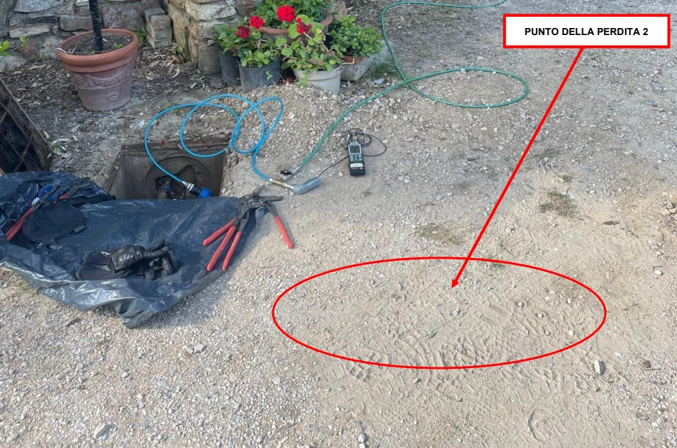 Punto della seconda perdita indicato dalla freccia e dall’ovale originali della relazione