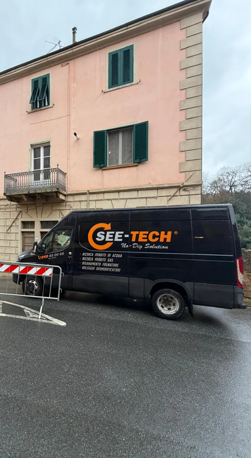Furgone SEE TECH sul luogo dell’intervento nell’area di Bibbona