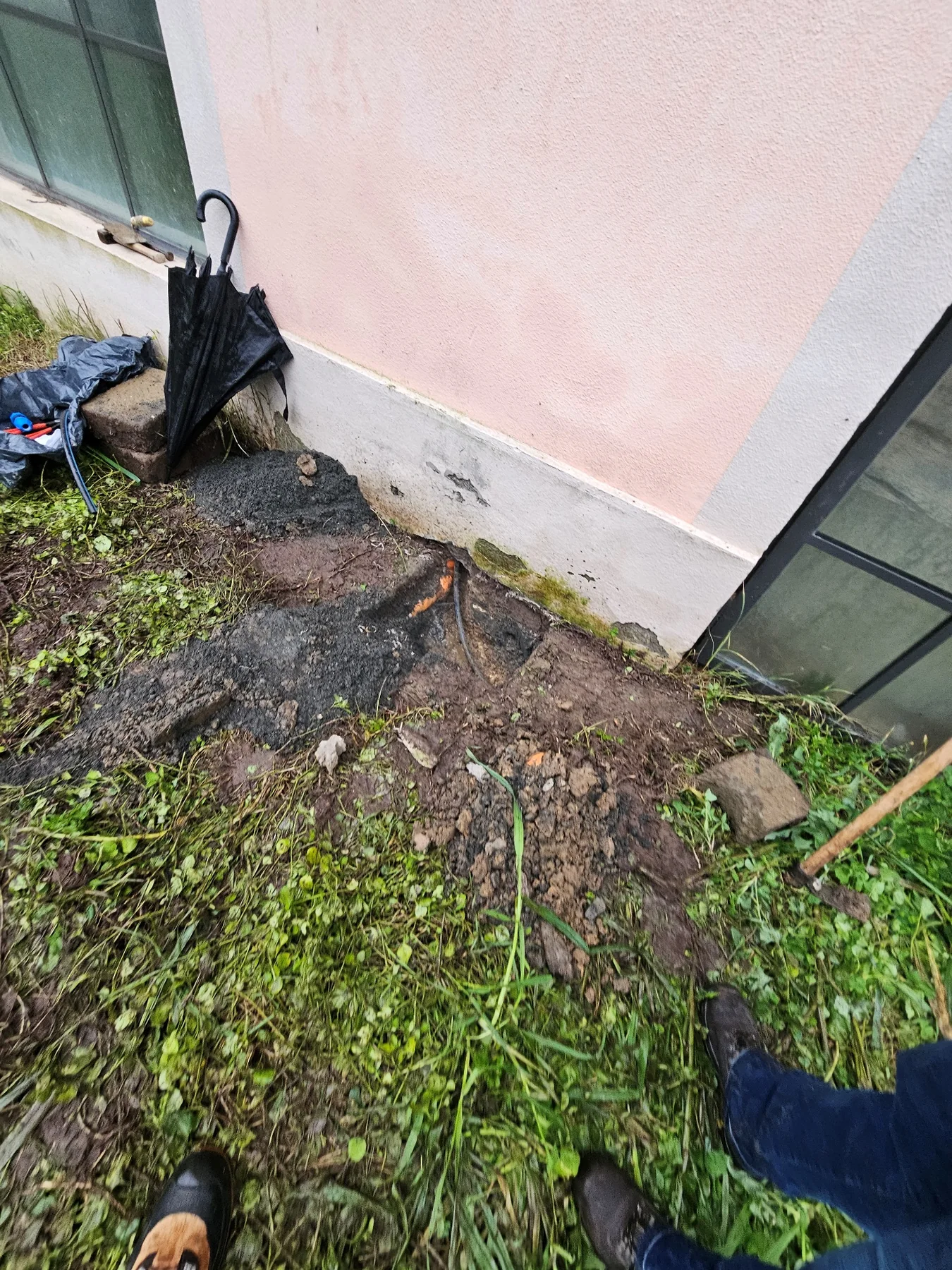 Tubazione raggiunta con lo scavo mirato a Bibbona