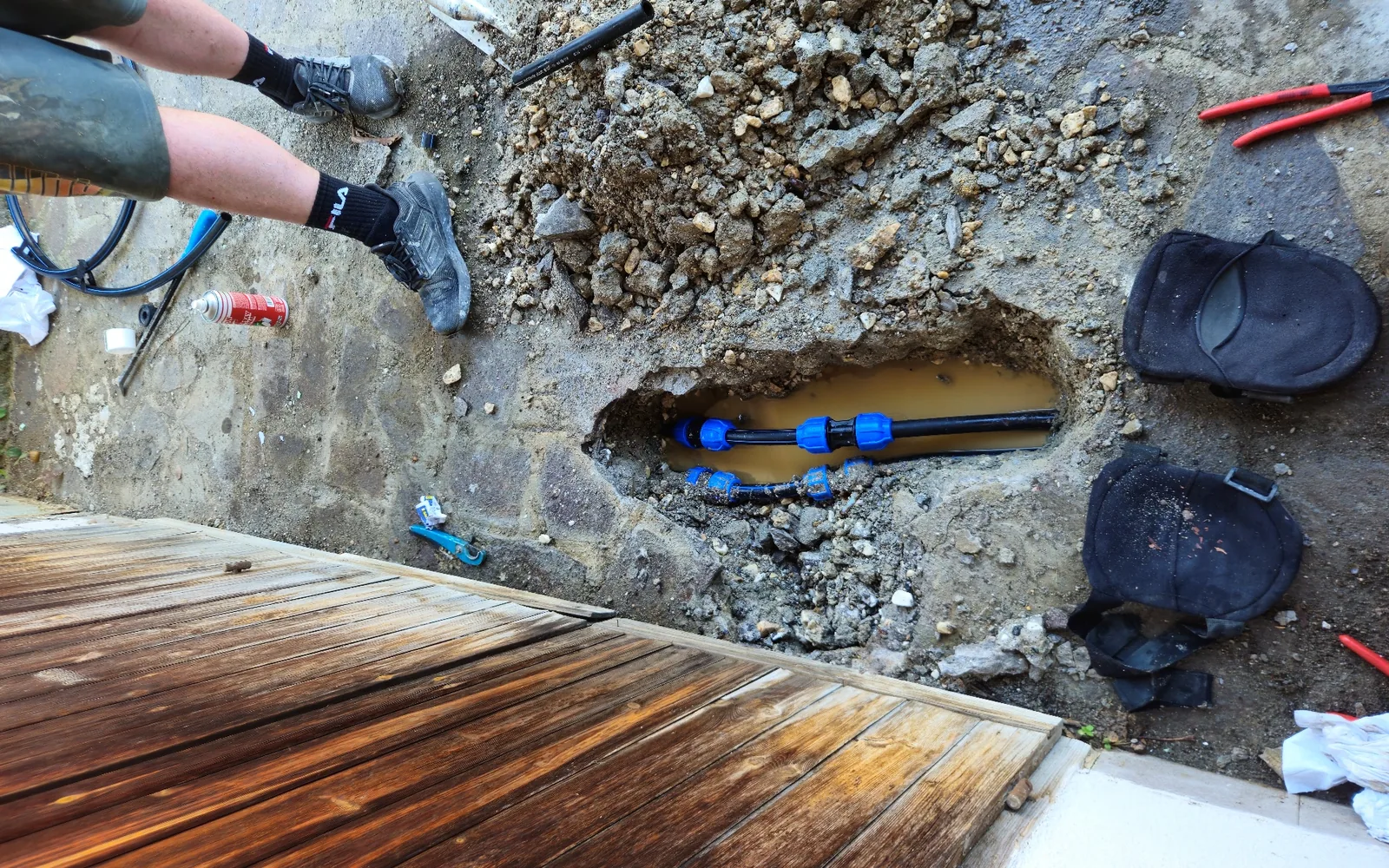 Riparazione della tubazione in polietilene dopo la ricerca perdita a Cecina