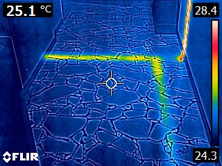 Percorso termografico sotto una pavimentazione esterna
